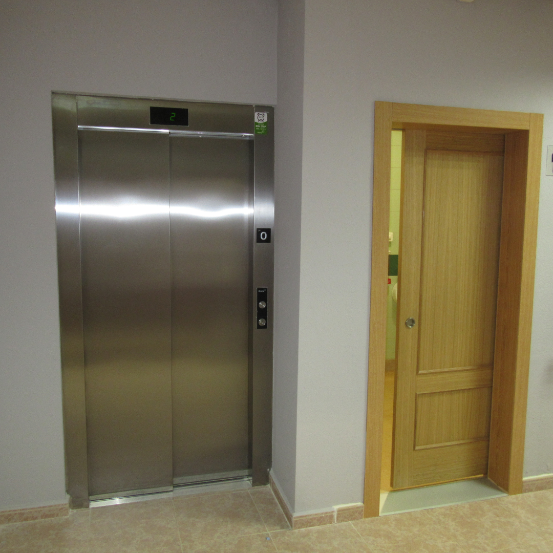 Ascensor como mejora de accesibilidad en Residencia de la Tercera edad. Fundación Virgen de Revilla.